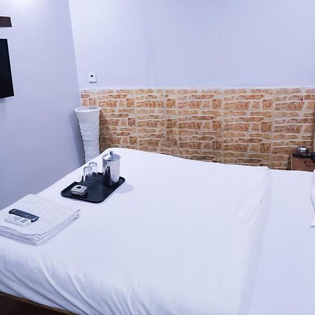 Mannat Stay Hotel - Laxmi Nagar Нью-Дели Экстерьер фото