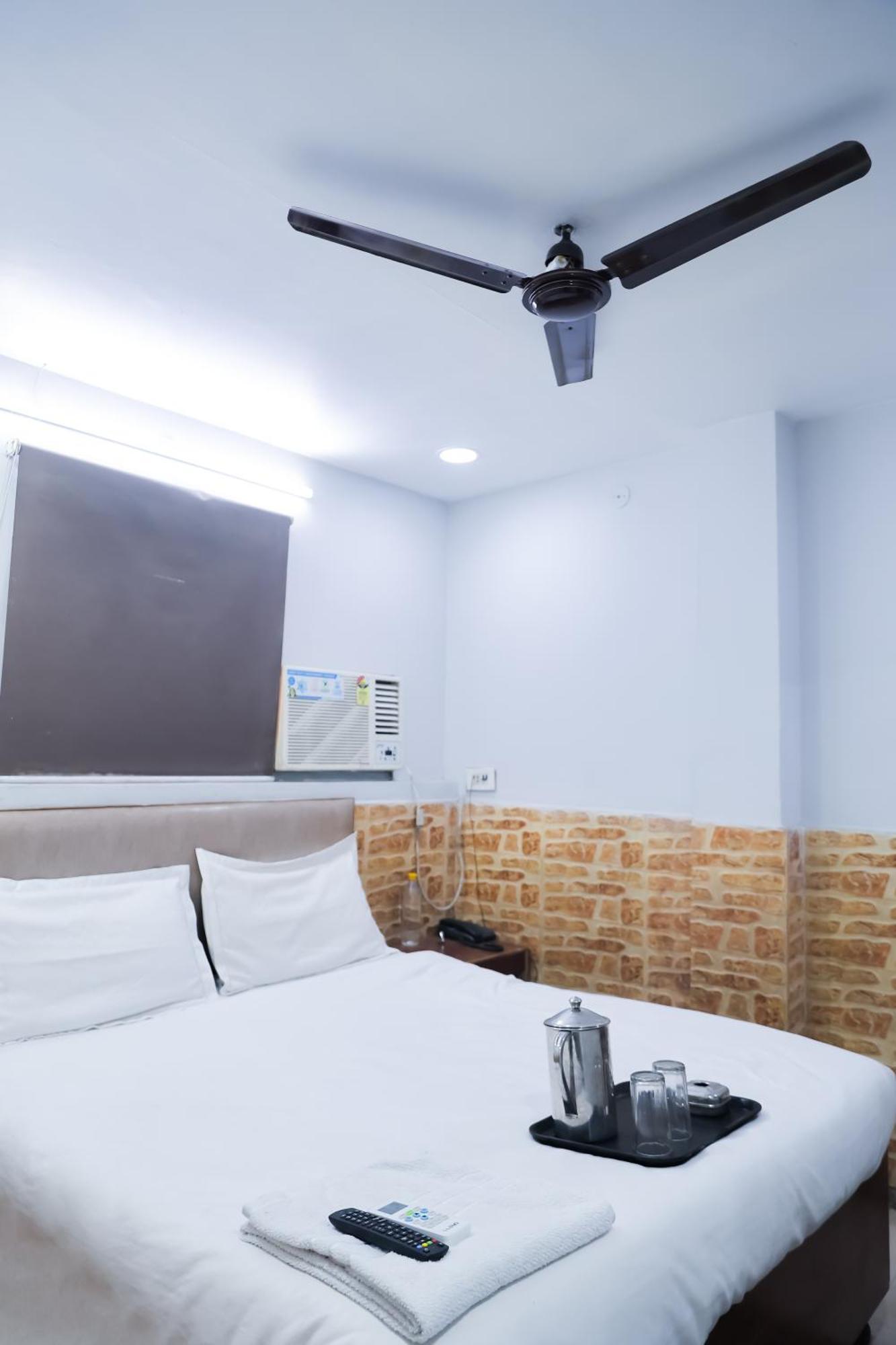 Mannat Stay Hotel - Laxmi Nagar Нью-Дели Экстерьер фото