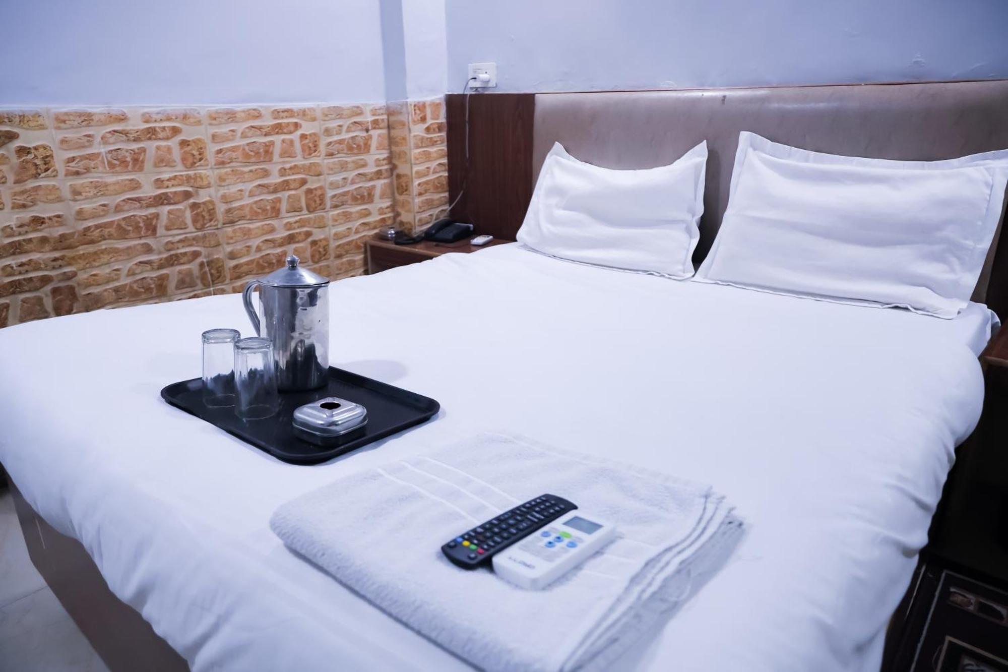 Mannat Stay Hotel - Laxmi Nagar Нью-Дели Экстерьер фото