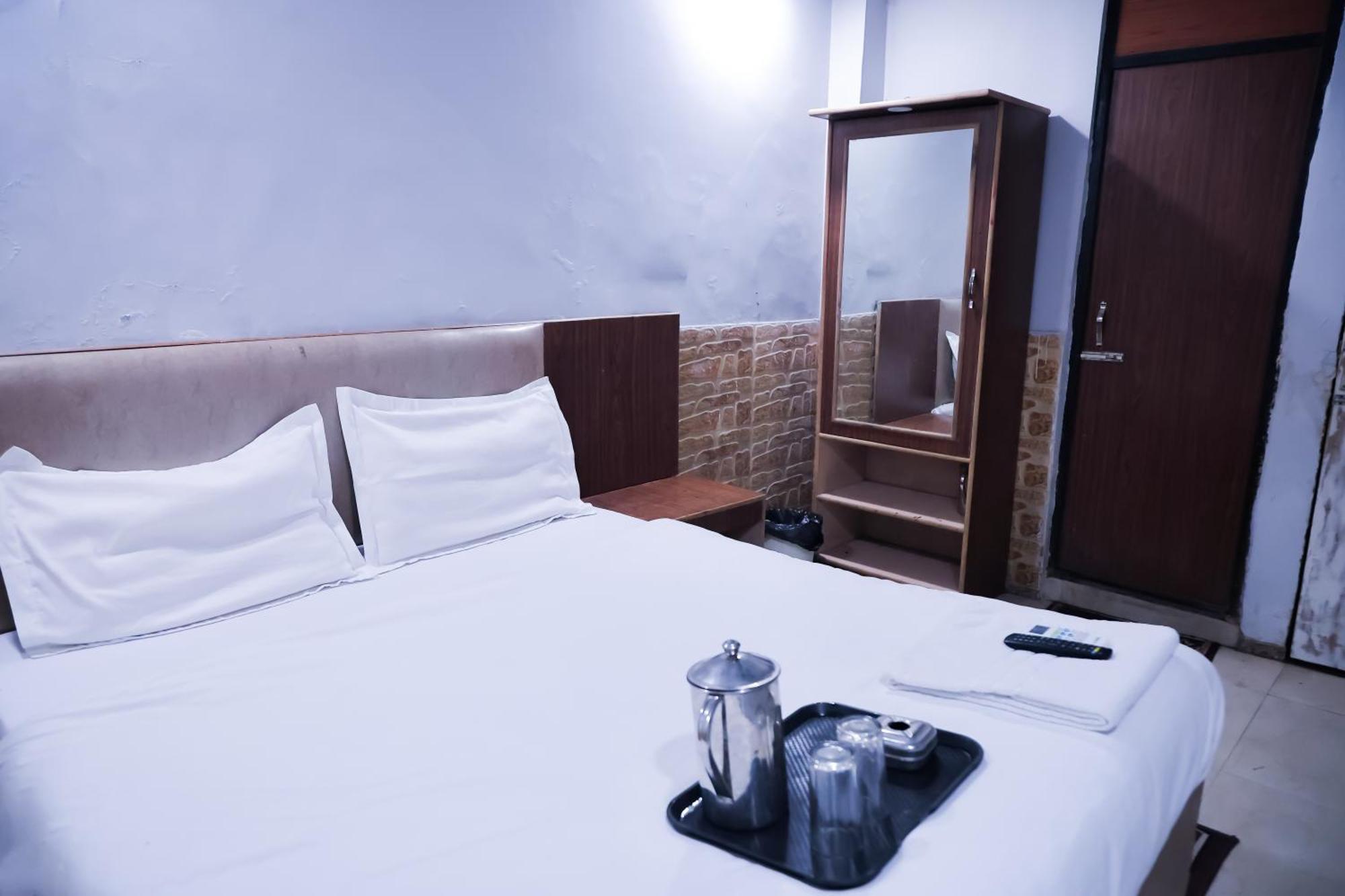 Mannat Stay Hotel - Laxmi Nagar Нью-Дели Экстерьер фото