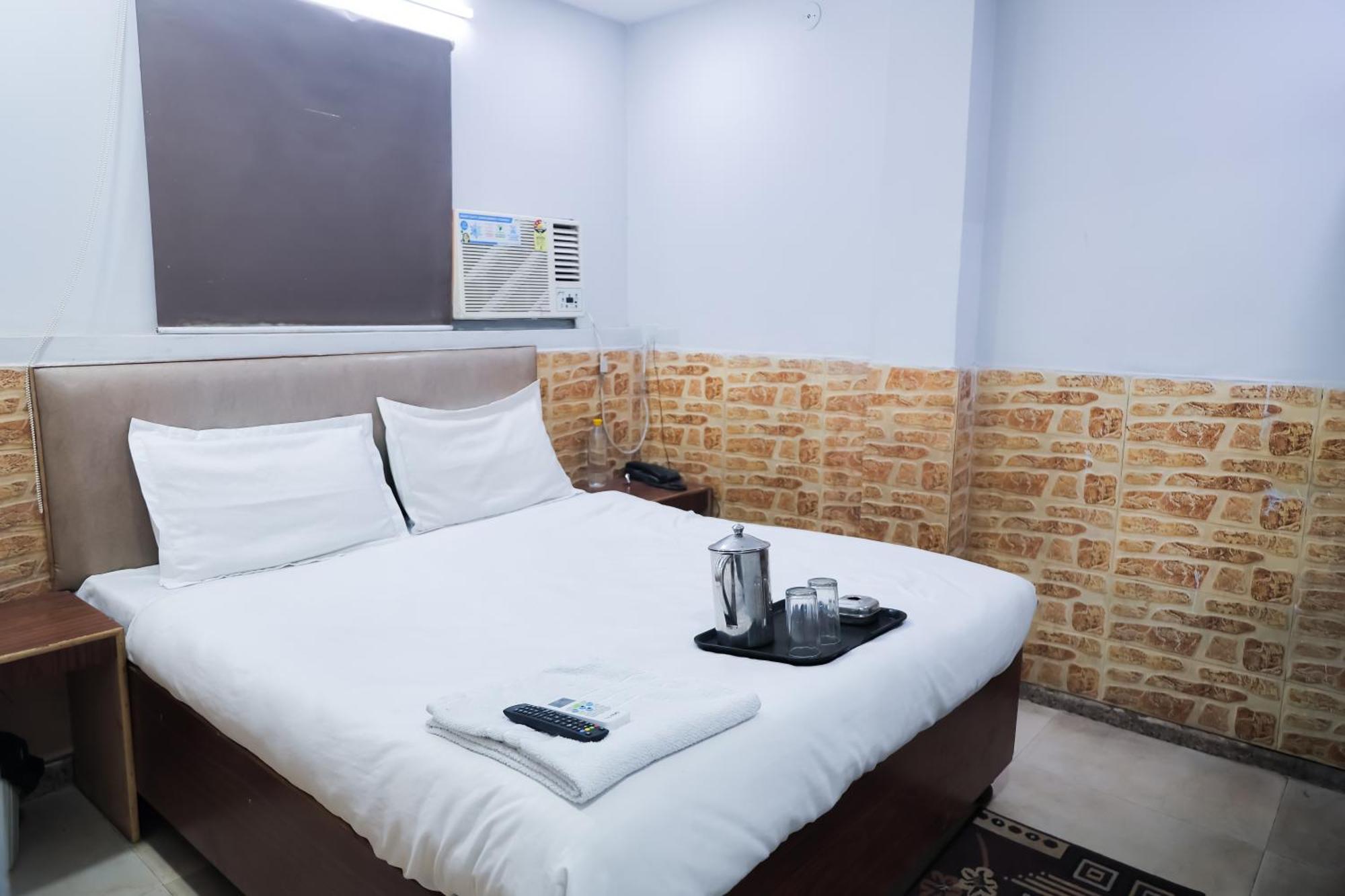 Mannat Stay Hotel - Laxmi Nagar Нью-Дели Экстерьер фото