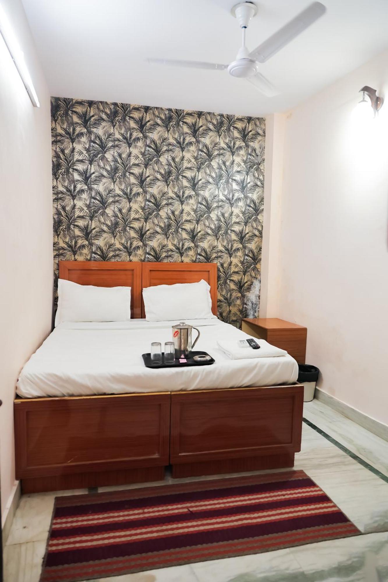 Mannat Stay Hotel - Laxmi Nagar Нью-Дели Экстерьер фото