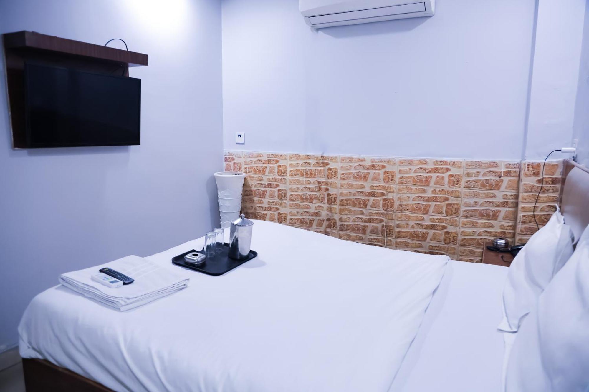 Mannat Stay Hotel - Laxmi Nagar Нью-Дели Экстерьер фото