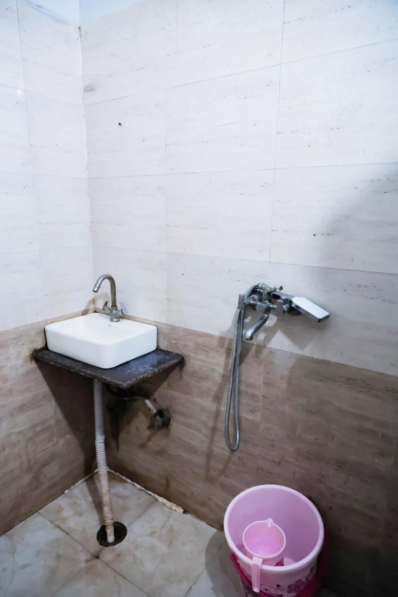 Mannat Stay Hotel - Laxmi Nagar Нью-Дели Экстерьер фото