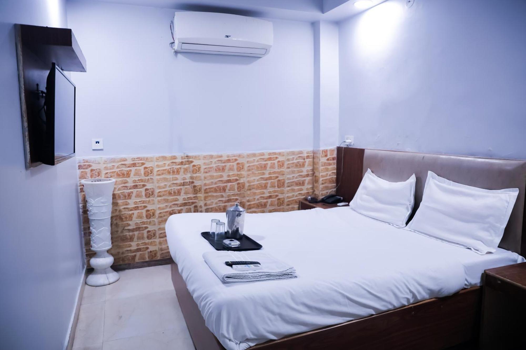 Mannat Stay Hotel - Laxmi Nagar Нью-Дели Экстерьер фото