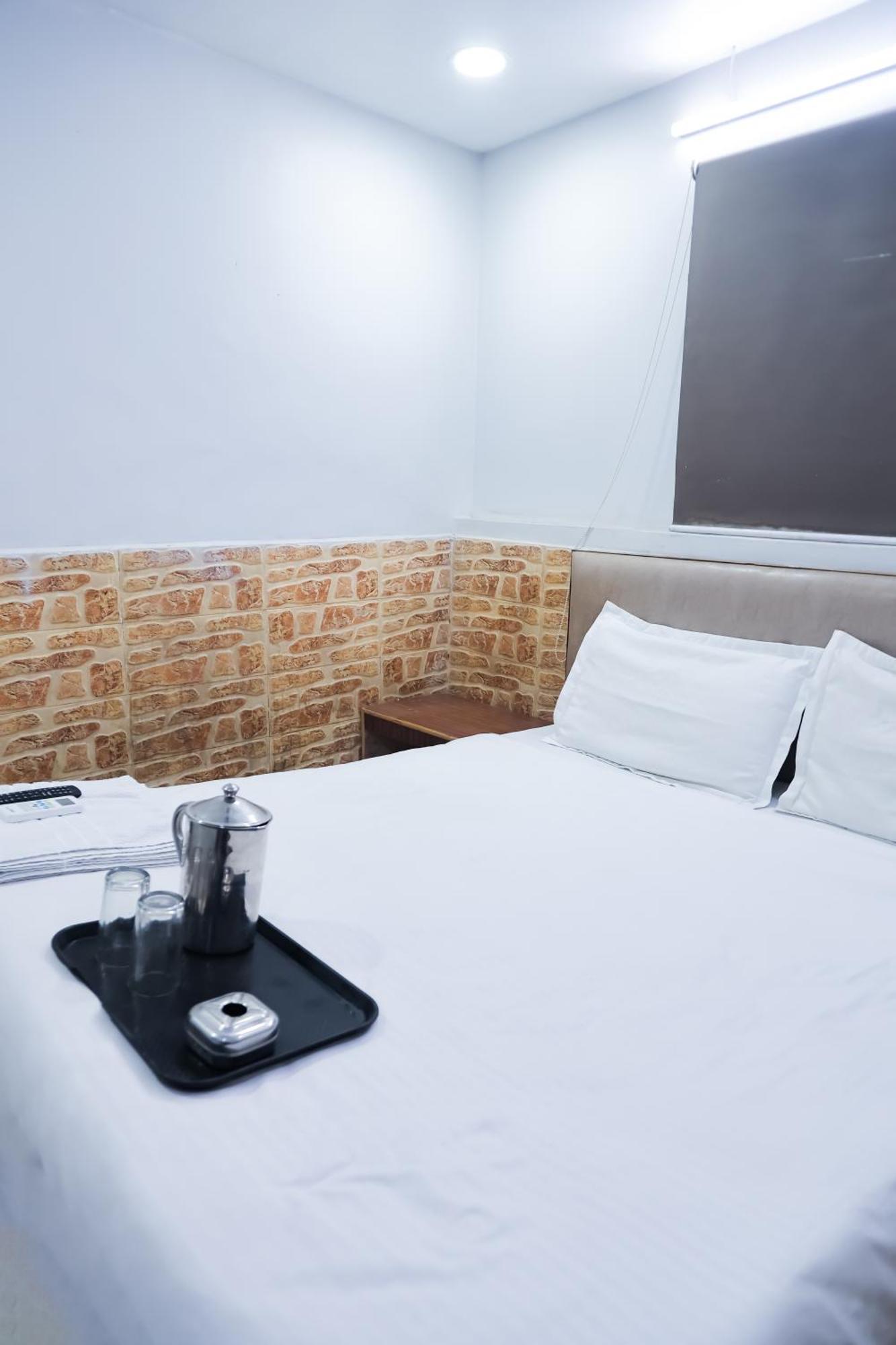 Mannat Stay Hotel - Laxmi Nagar Нью-Дели Экстерьер фото