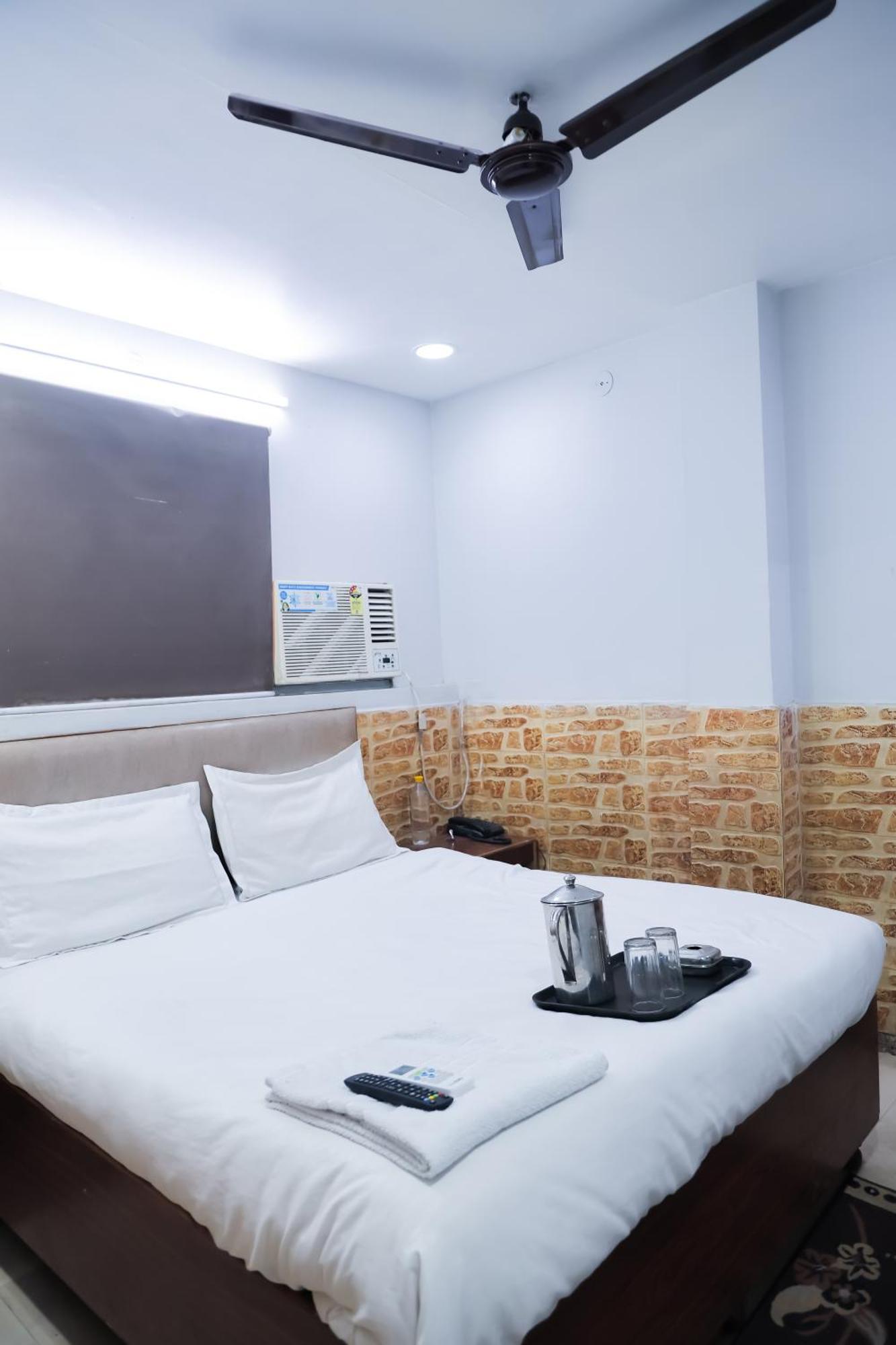 Mannat Stay Hotel - Laxmi Nagar Нью-Дели Экстерьер фото