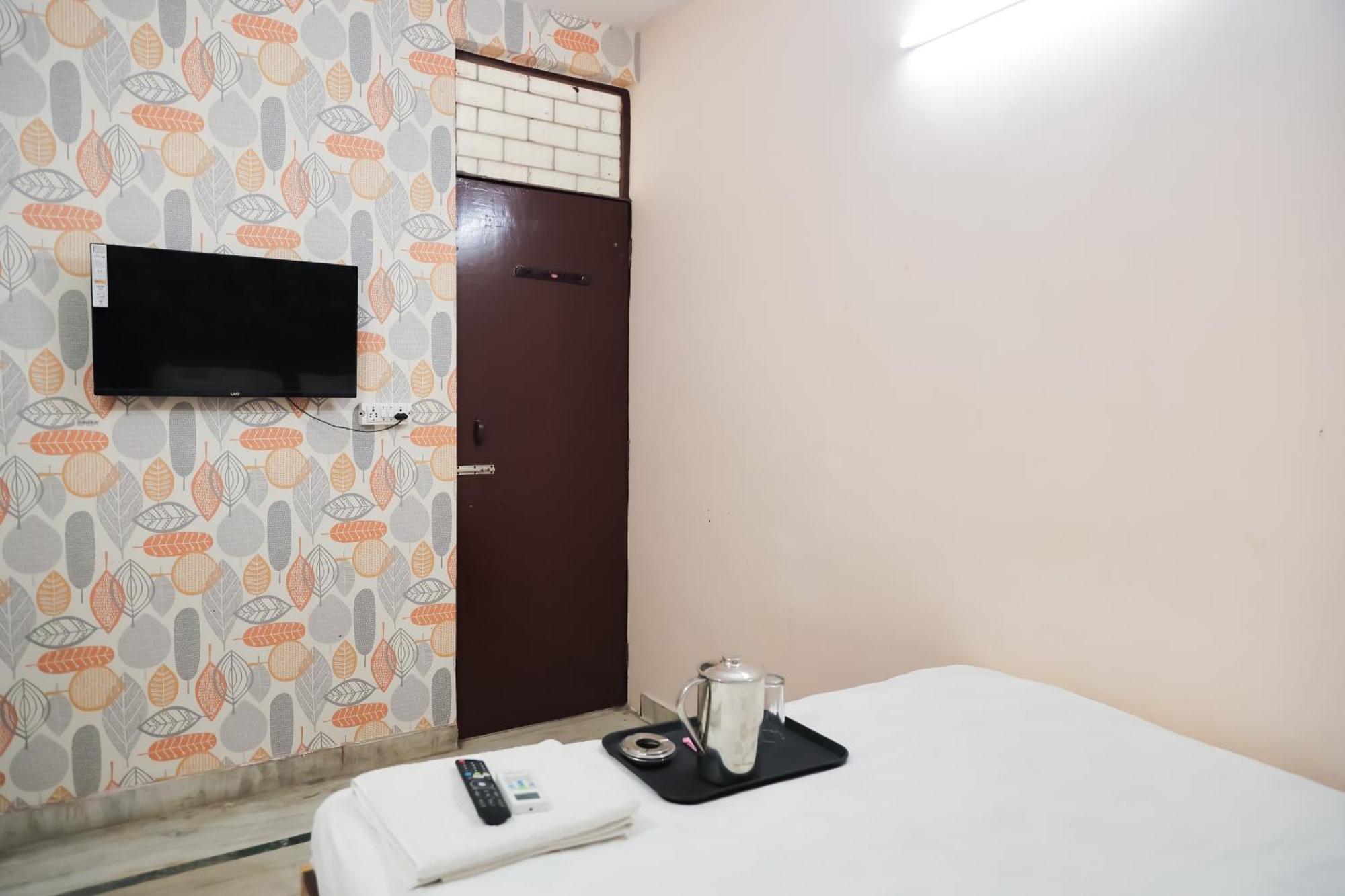 Mannat Stay Hotel - Laxmi Nagar Нью-Дели Экстерьер фото
