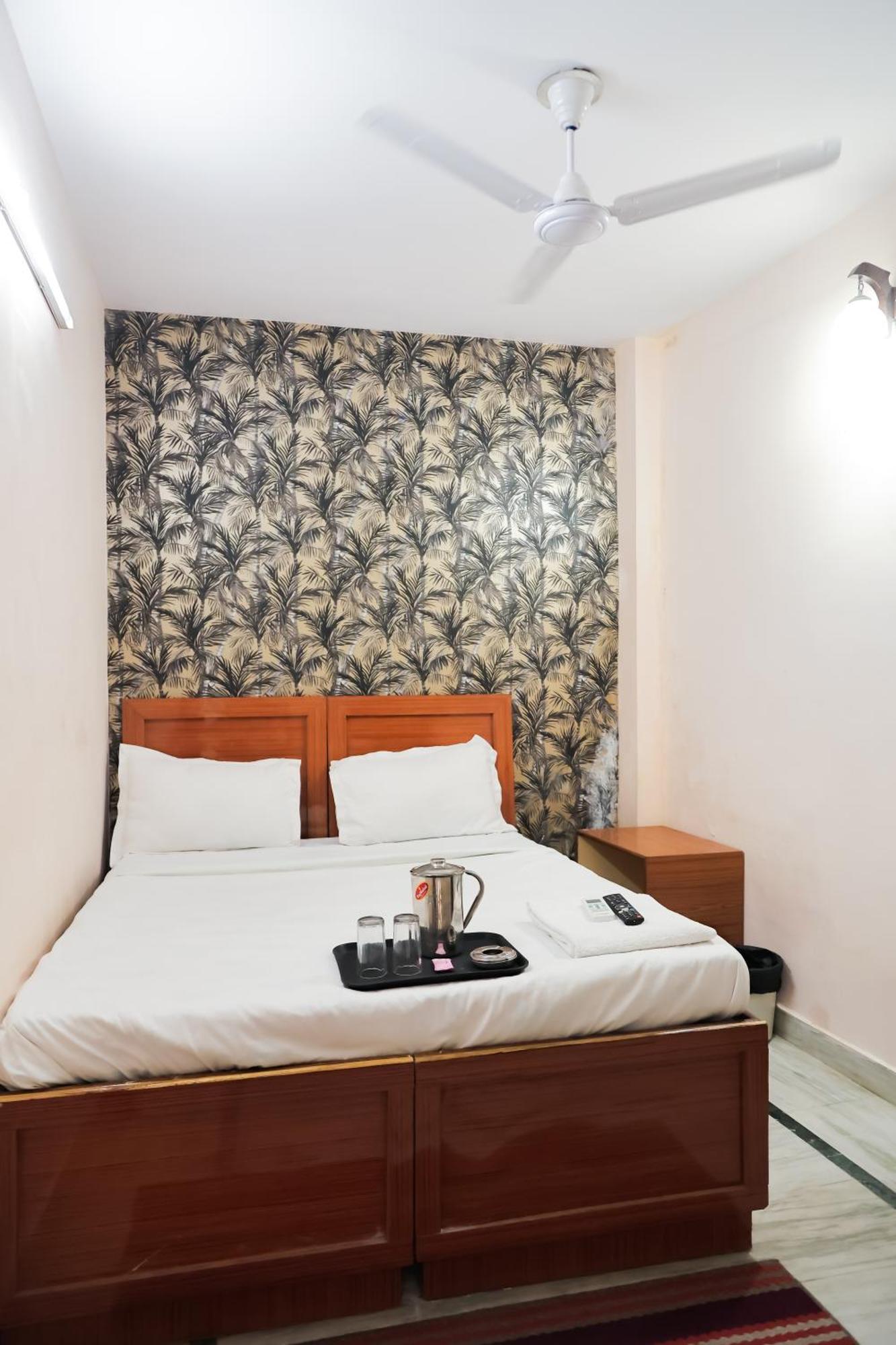 Mannat Stay Hotel - Laxmi Nagar Нью-Дели Экстерьер фото
