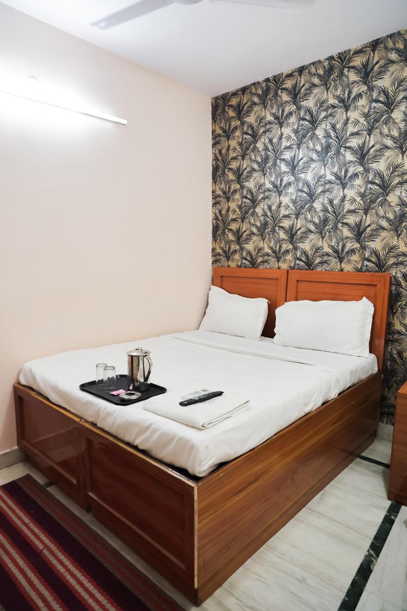 Mannat Stay Hotel - Laxmi Nagar Нью-Дели Экстерьер фото