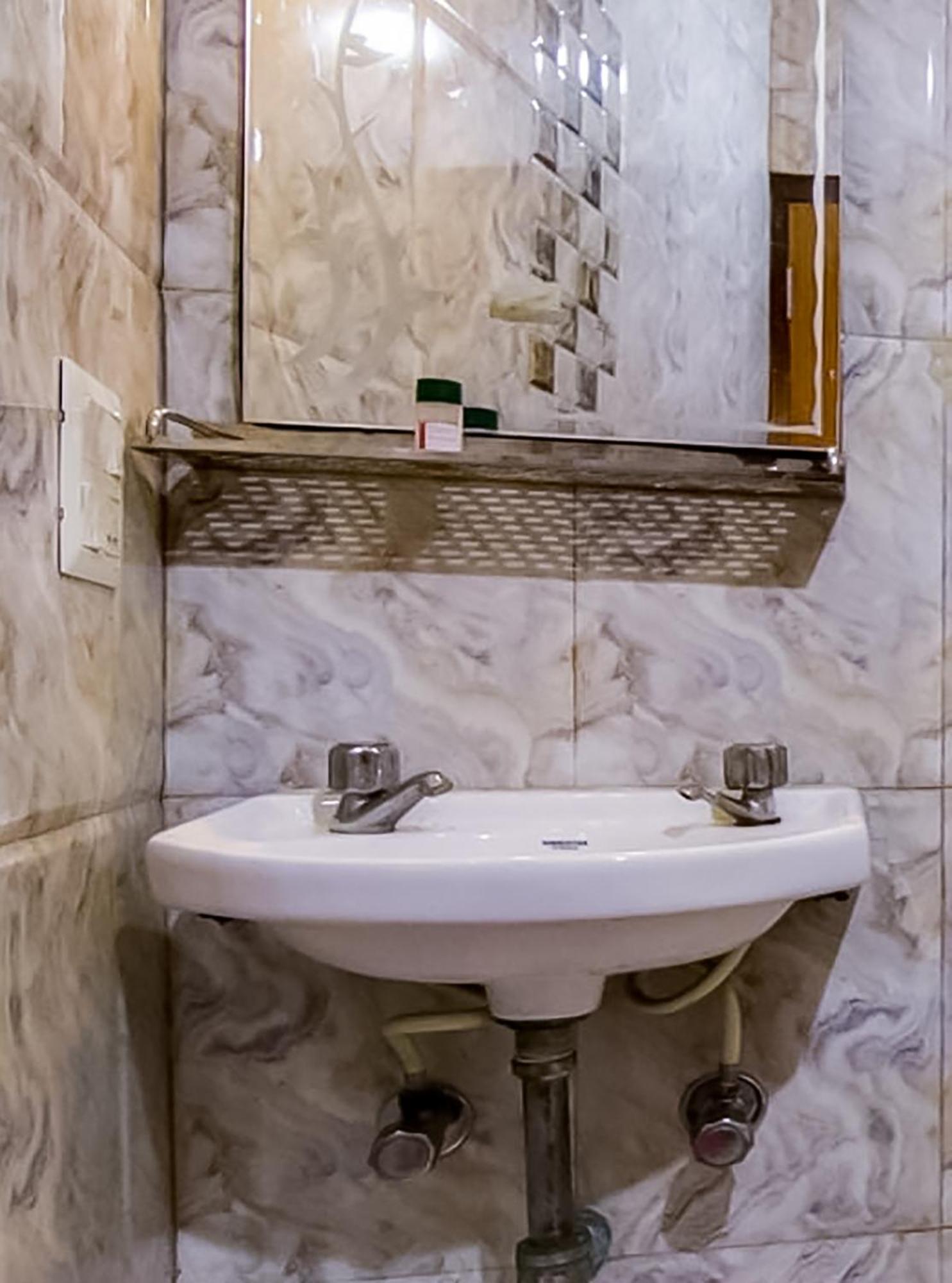 Mannat Stay Hotel - Laxmi Nagar Нью-Дели Экстерьер фото